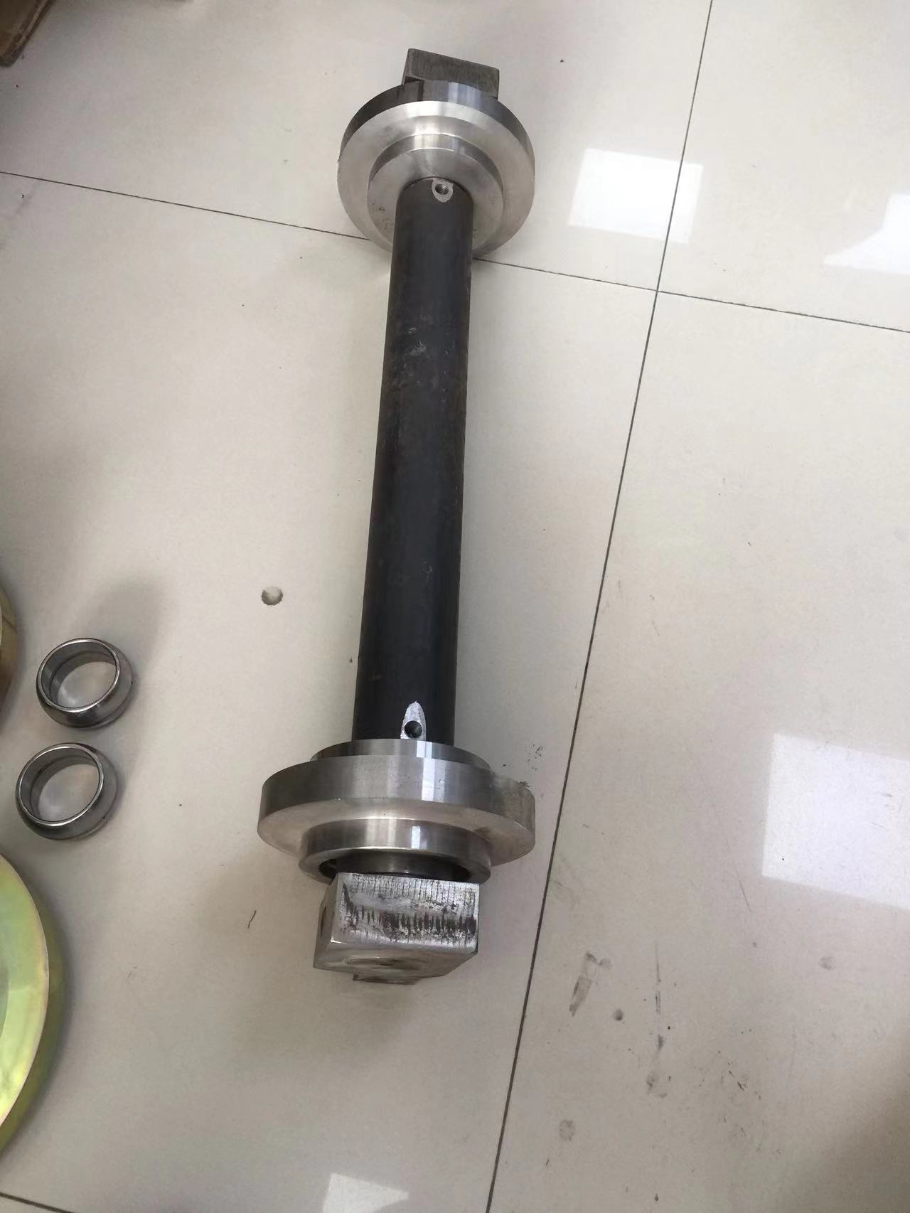 ABG8820摊铺机涨紧轮